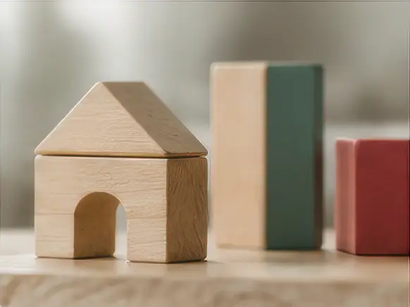familienzentrum_vierlinden_erziehungskompetenz Holzbausteine und ein kleines Holzhaus als Symbol für Erziehung, Entwicklung und die Stärkung elterlicher Kompetenz.